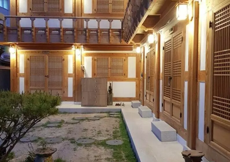 ペンション Daegu Seomun Hanok Guesthouse