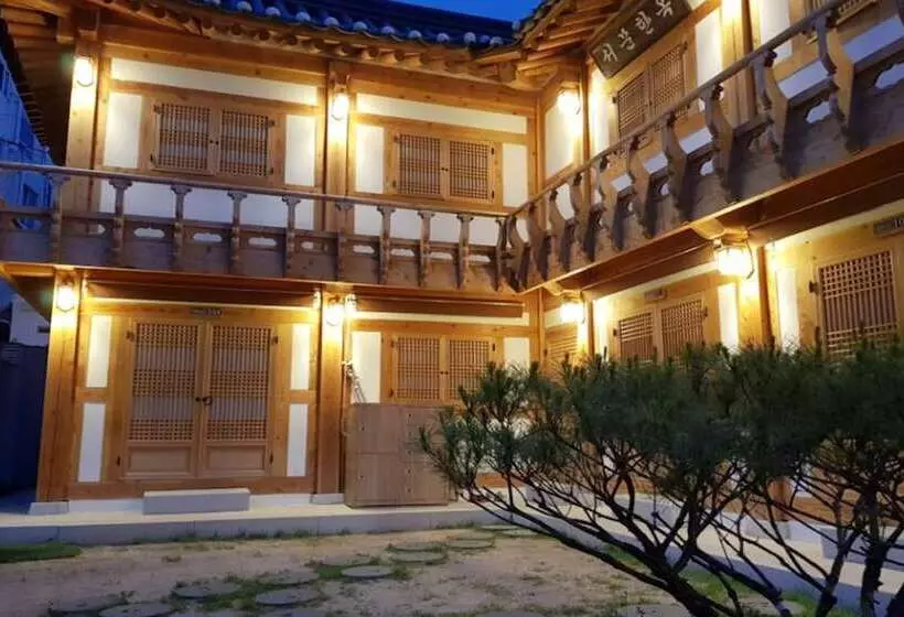 ペンション Daegu Seomun Hanok Guesthouse