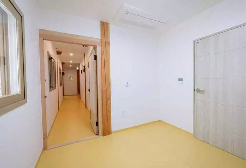 ペンション Daegu Seomun Hanok Guesthouse
