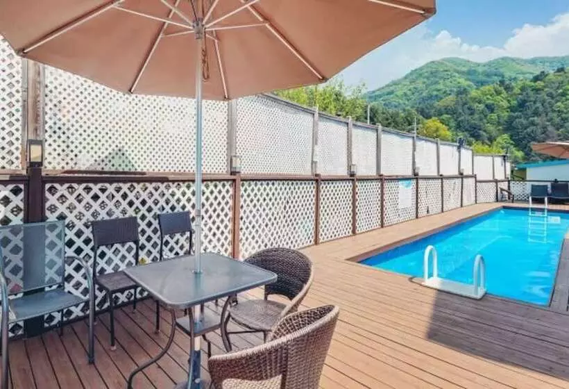 ペンション Gapyeong Dior Pool Villa
