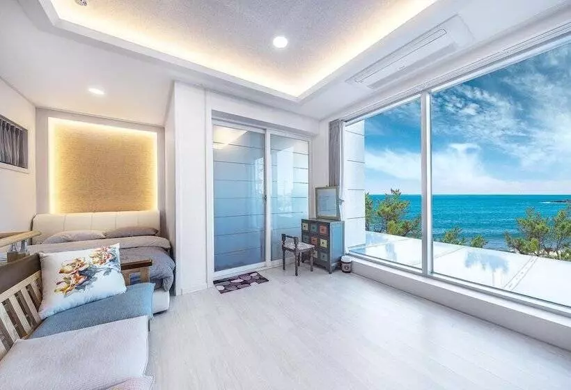 پانسیون Pohang Playbeach Poolvilla
