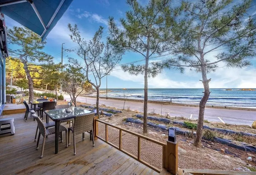 پانسیون Pohang Playbeach Poolvilla