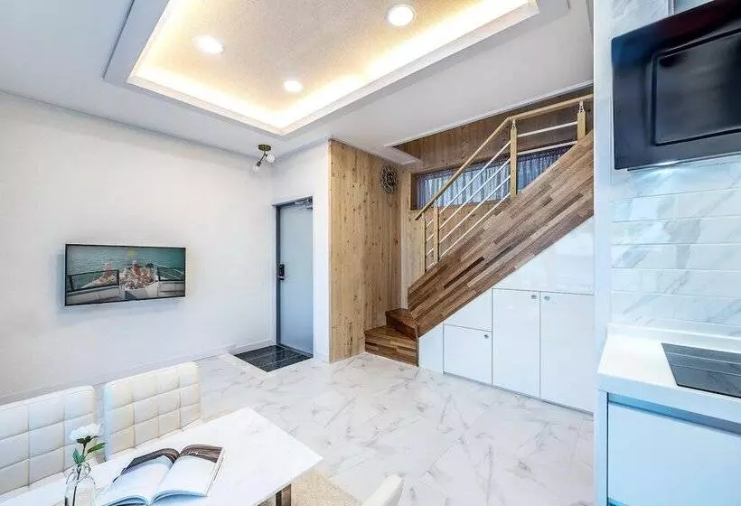 پانسیون Pohang Playbeach Poolvilla