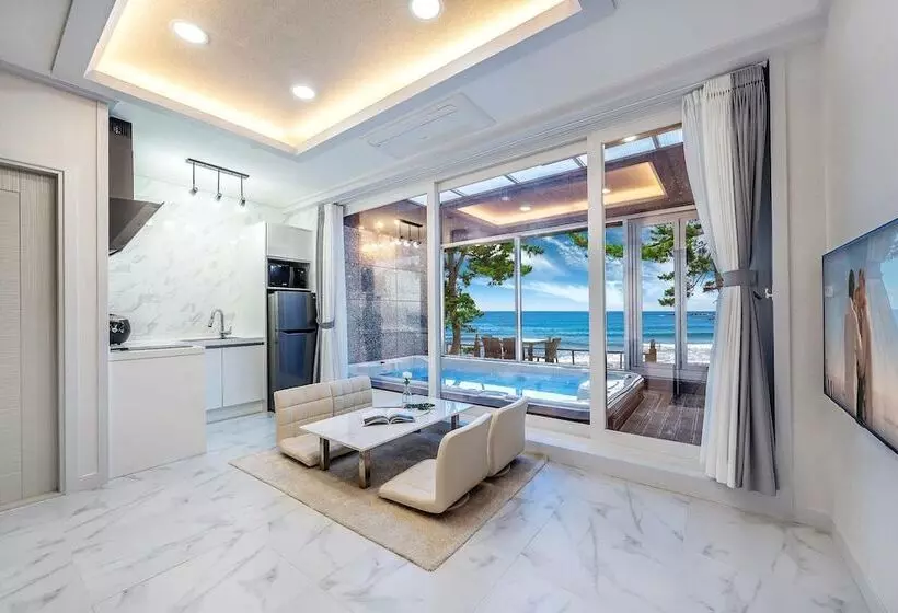 پانسیون Pohang Playbeach Poolvilla