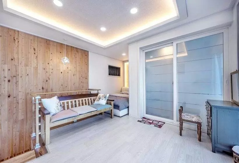 پانسیون Pohang Playbeach Poolvilla