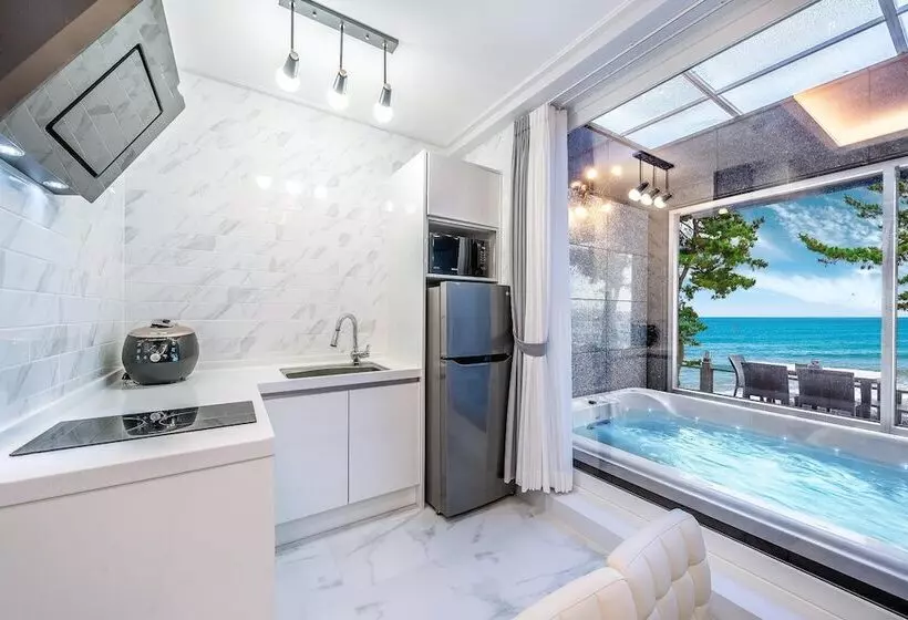 پانسیون Pohang Playbeach Poolvilla
