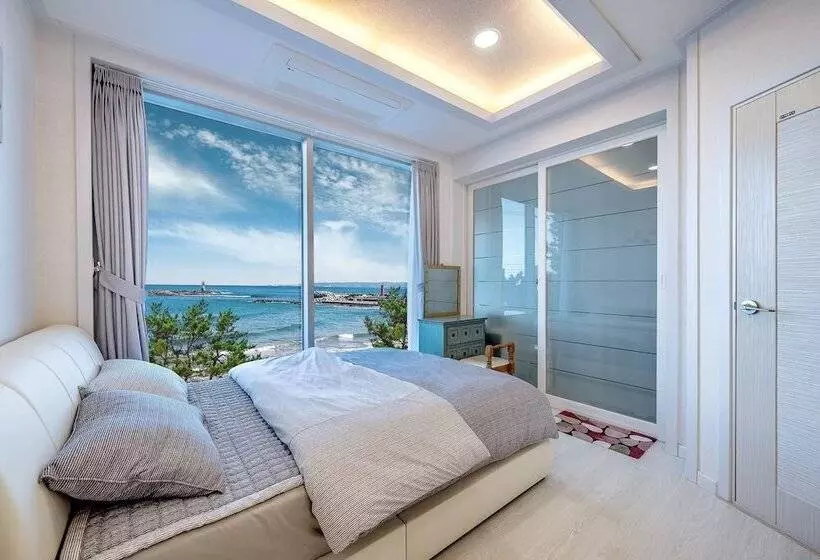 پانسیون Pohang Playbeach Poolvilla