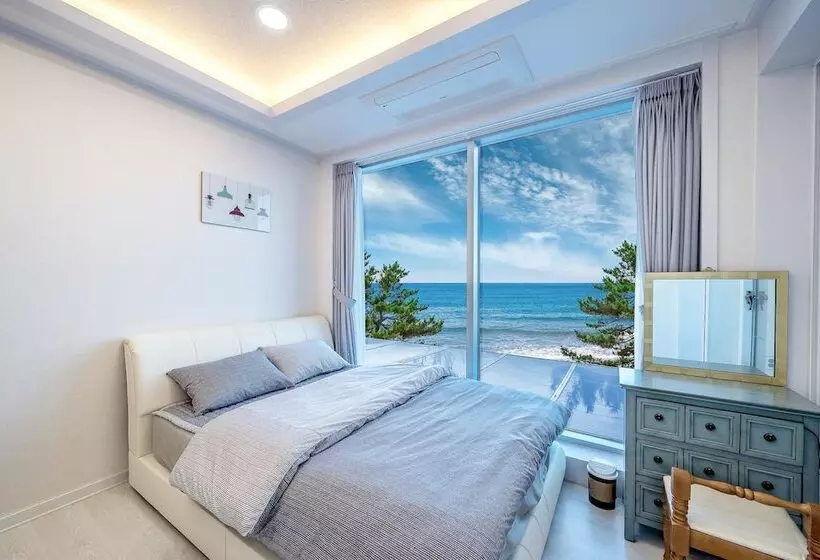 پانسیون Pohang Playbeach Poolvilla