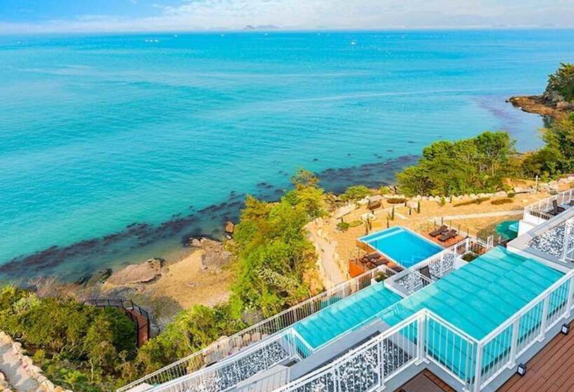 פנסיון Yeosu Marine Terrace Poolvilla