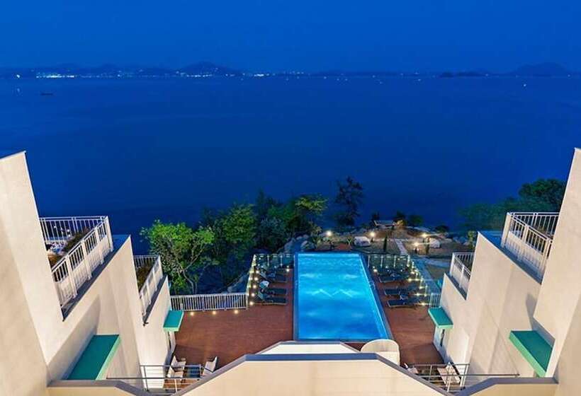 פנסיון Yeosu Marine Terrace Poolvilla