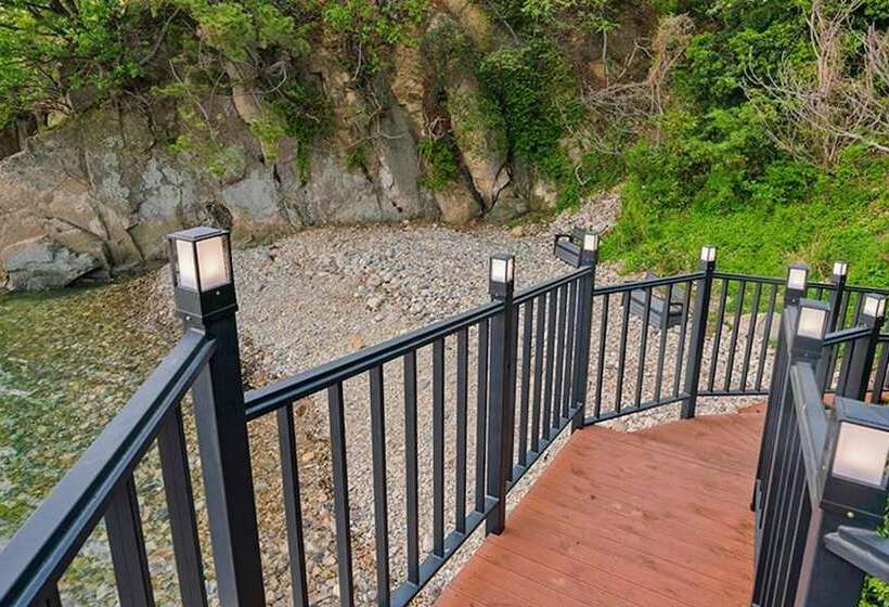 פנסיון Yeosu Marine Terrace Poolvilla
