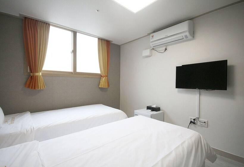 بنسيون Yeosu Space Guest House