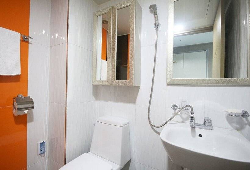 بنسيون Yeosu Space Guest House