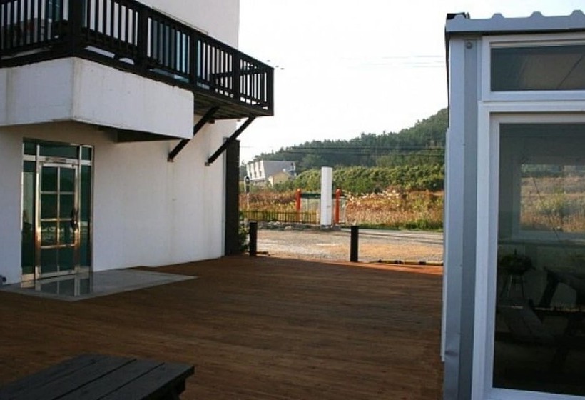 Pohang Hwajin Beach Pension