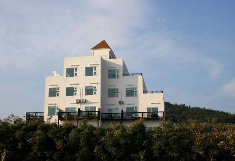 Pohang Hwajin Beach Pension
