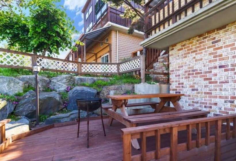 Taean Gomseom Hwangto Village Pension