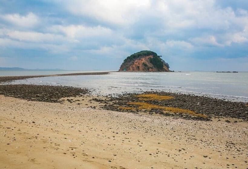 Taean Lunasol Pension