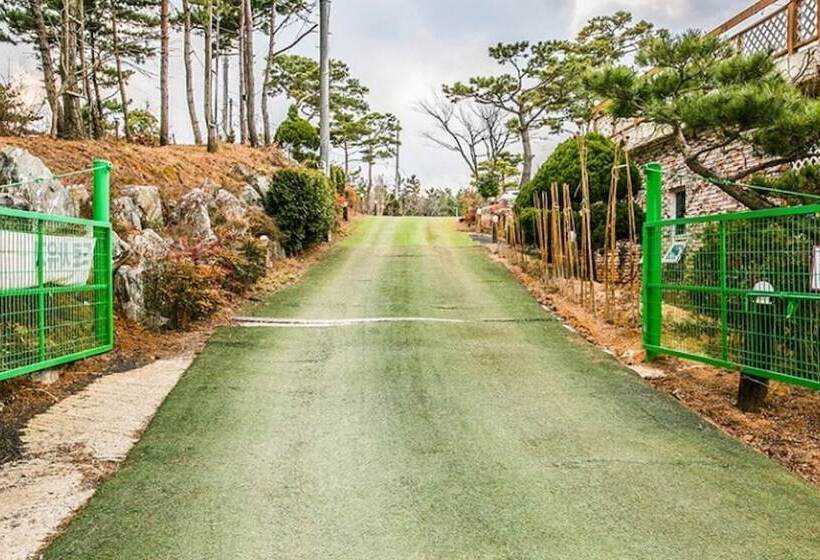 Taean Lunasol Pension