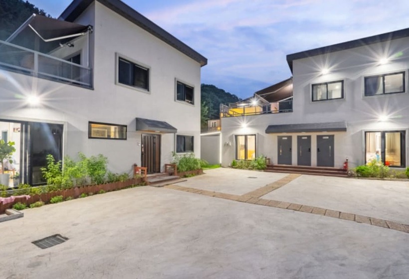 Yangpyeong Chorokbam Pool Villa Pension