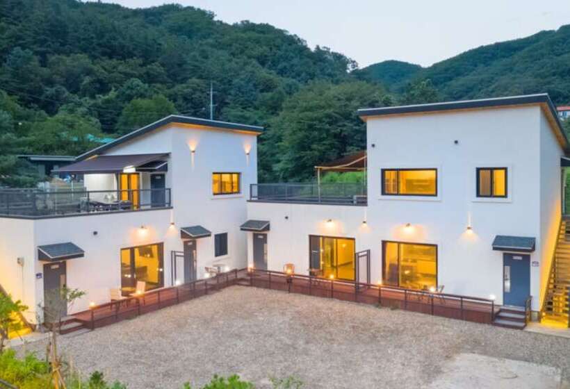 Yangpyeong Chorokbam Pool Villa Pension
