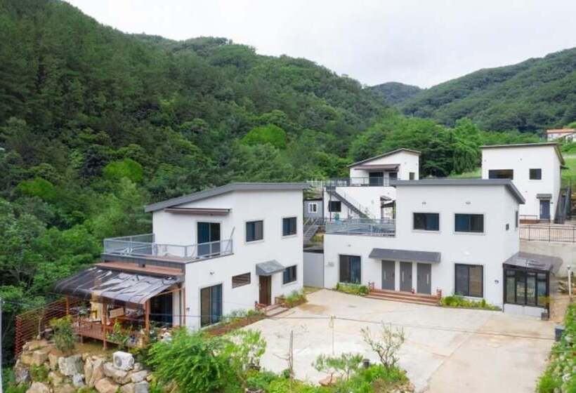 Yangpyeong Chorokbam Pool Villa Pension