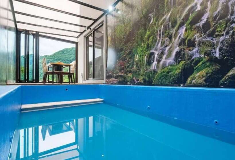 Yangpyeong Chorokbam Pool Villa Pension