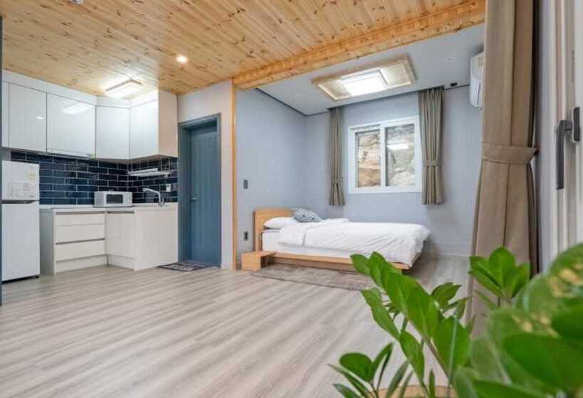 Yangpyeong Chorokbam Pool Villa Pension