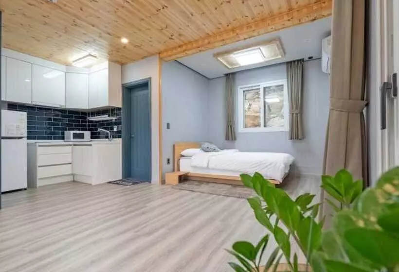 Yangpyeong Chorokbam Pool Villa Pension