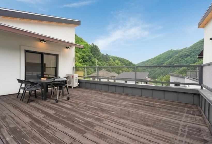 Yangpyeong Chorokbam Pool Villa Pension