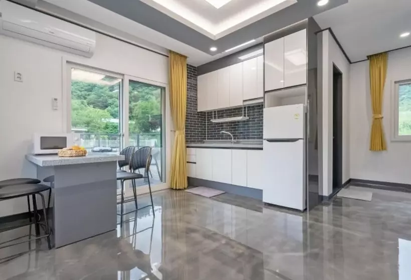 Yangpyeong Chorokbam Pool Villa Pension