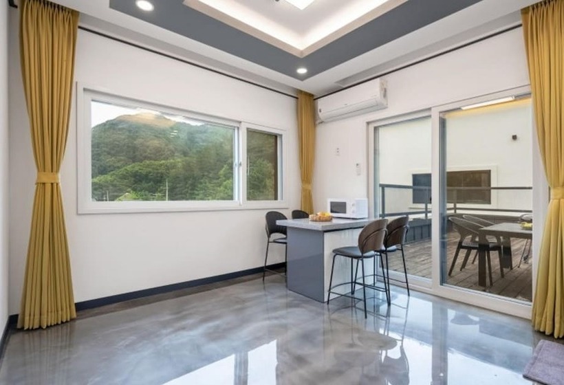 Yangpyeong Chorokbam Pool Villa Pension