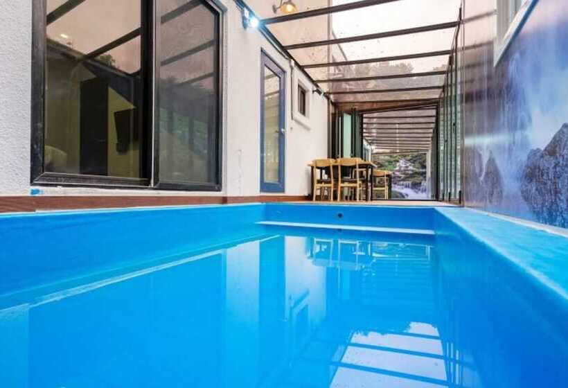 Yangpyeong Chorokbam Pool Villa Pension