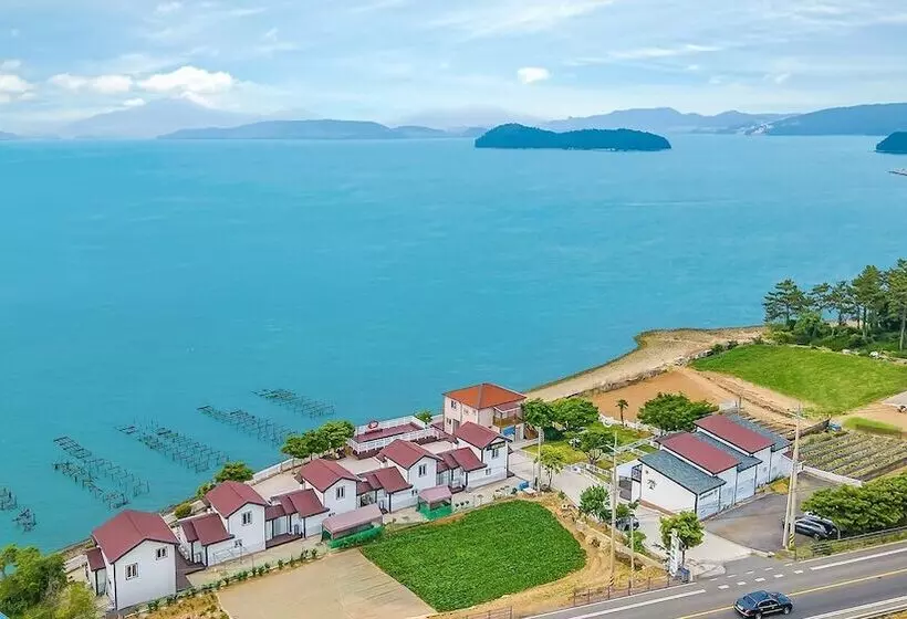 Yeosu Dangdangi Dog Family Pension Gold