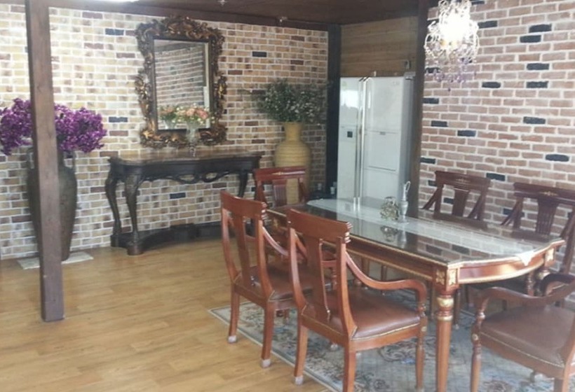 Yeosu Elvino Pension