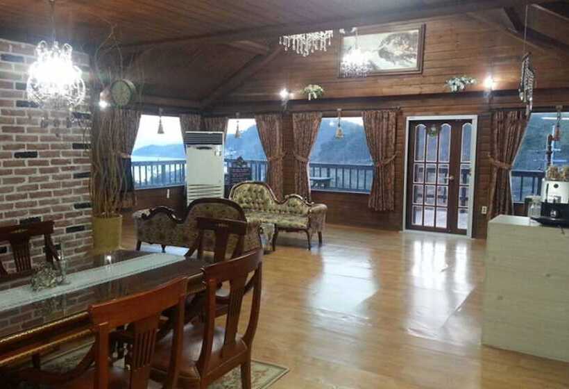 Yeosu Elvino Pension