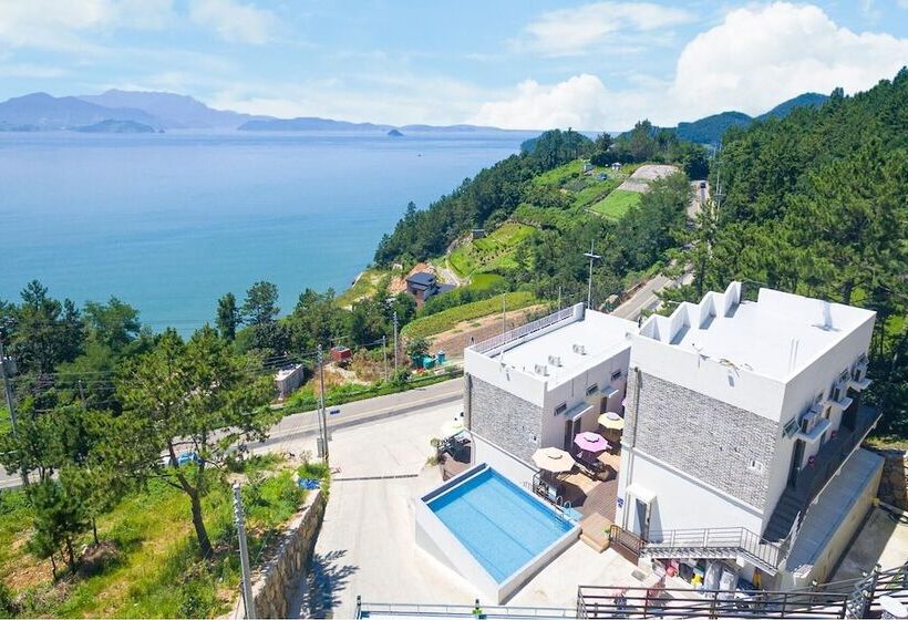 Yeosu Yegreena Pension