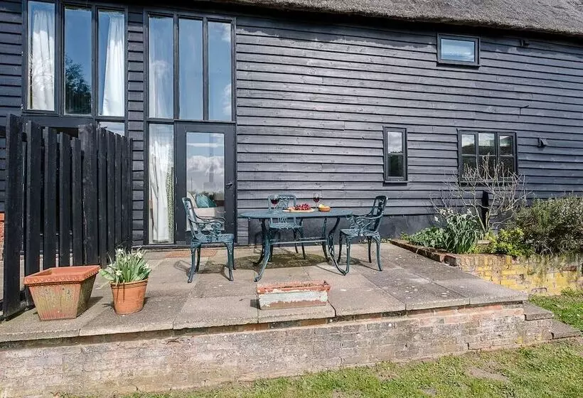 Granary Cottage, Valley Farm Barns Snape