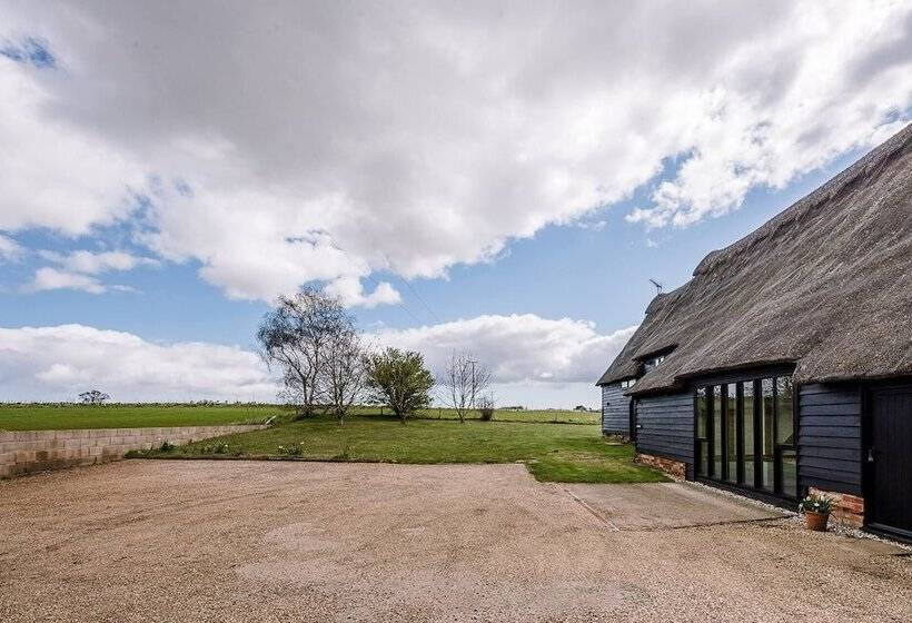 Granary Cottage, Valley Farm Barns Snape