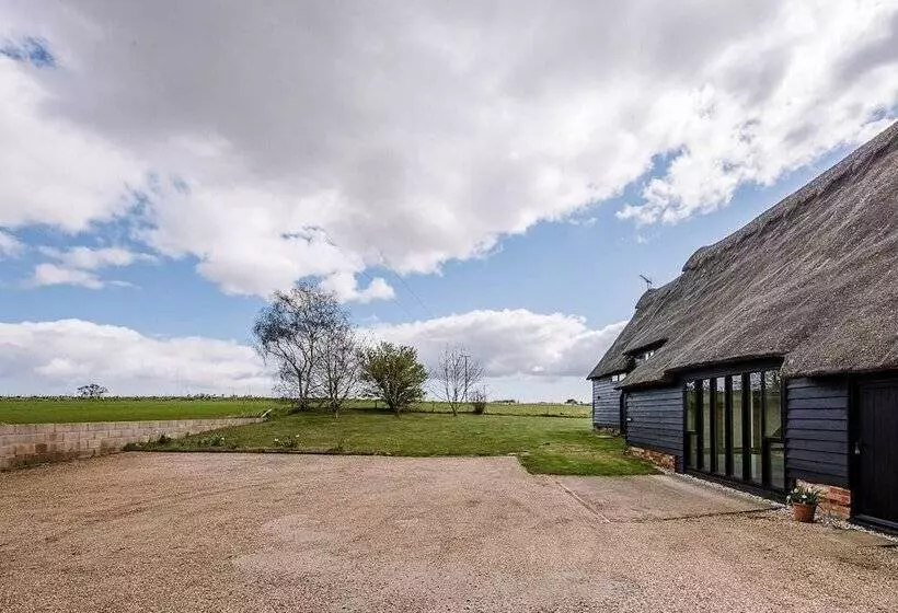 Granary Cottage, Valley Farm Barns Snape