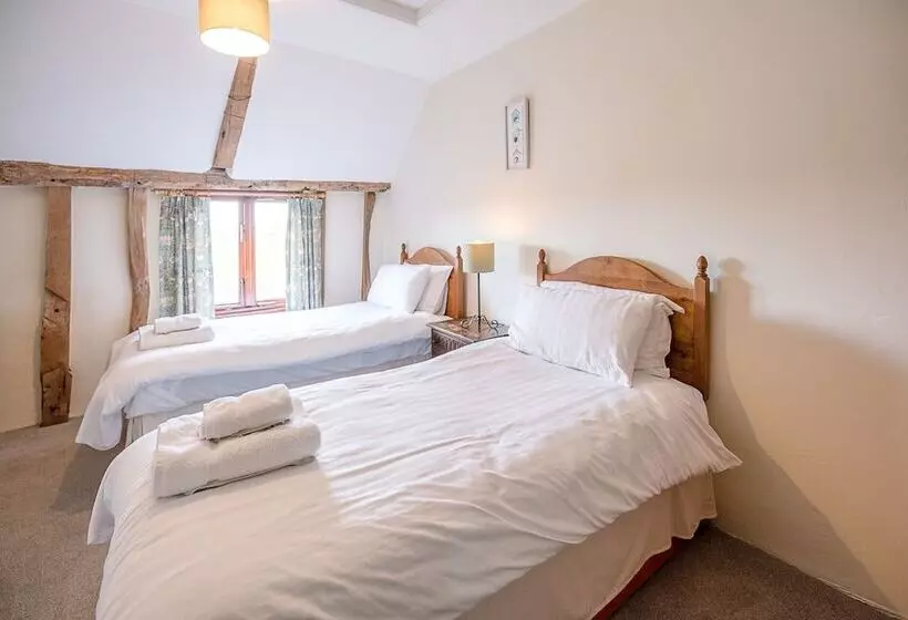 Granary Cottage, Valley Farm Barns Snape