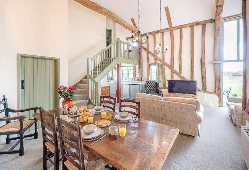 Granary Cottage, Valley Farm Barns Snape