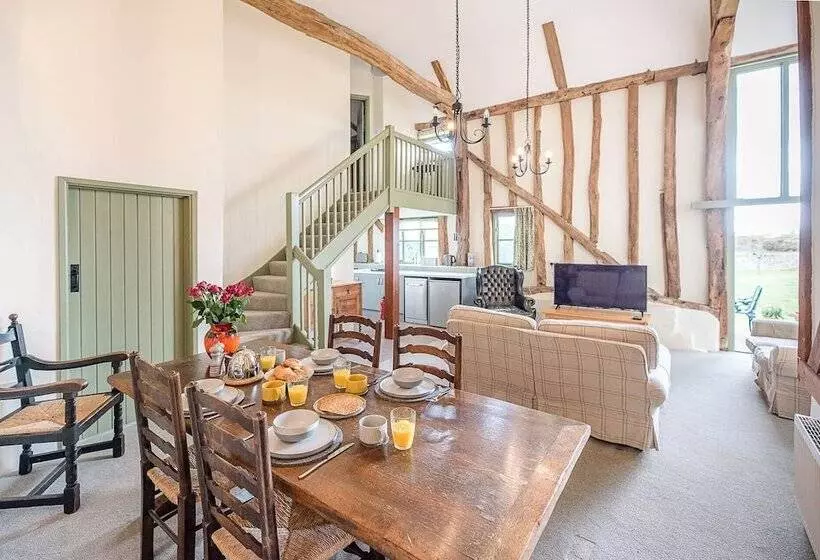 Granary Cottage, Valley Farm Barns Snape