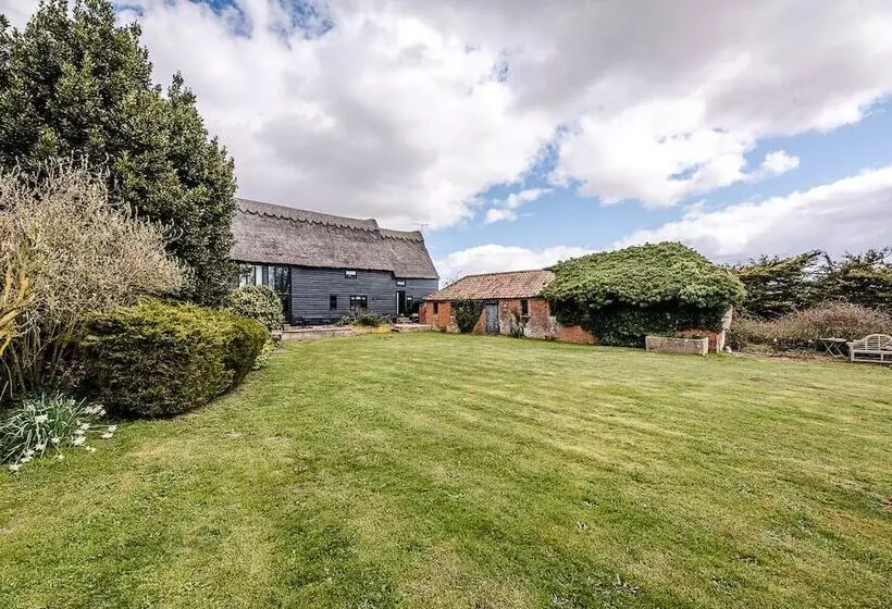 Granary Cottage, Valley Farm Barns Snape