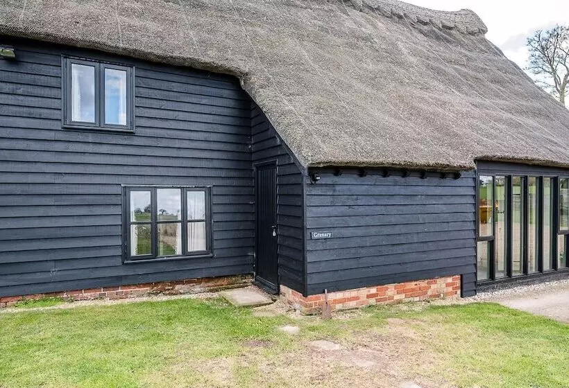 Granary Cottage, Valley Farm Barns Snape