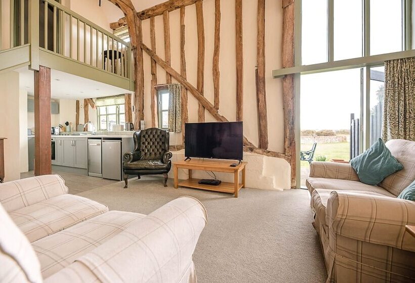 Granary Cottage, Valley Farm Barns Snape