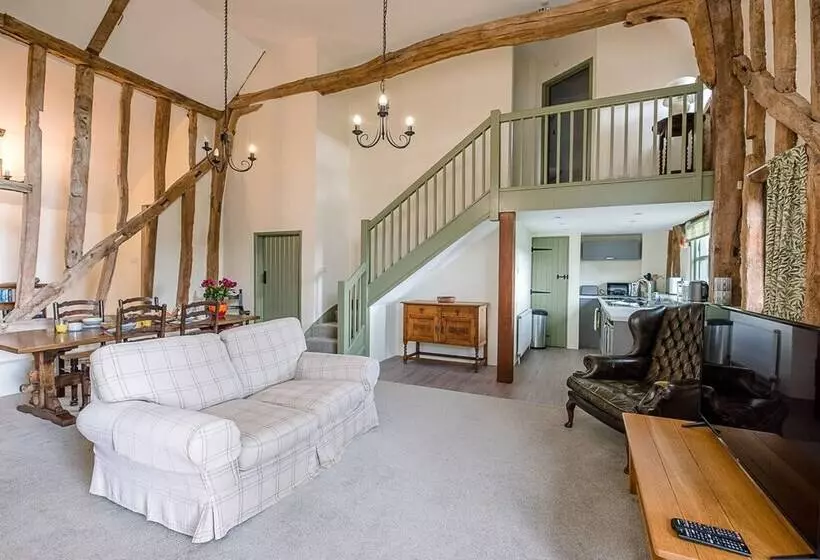 Granary Cottage, Valley Farm Barns Snape