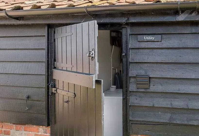 Granary Cottage, Valley Farm Barns Snape