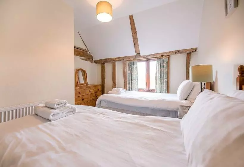 Granary Cottage, Valley Farm Barns Snape