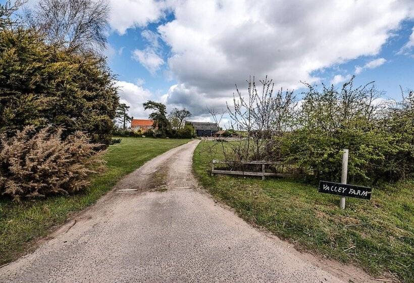 Granary Cottage, Valley Farm Barns Snape