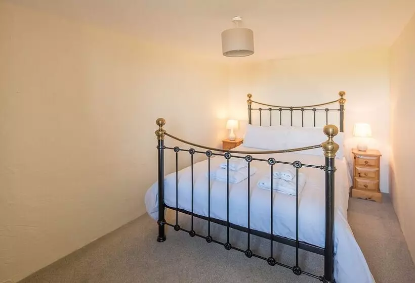 Granary Cottage, Valley Farm Barns Snape